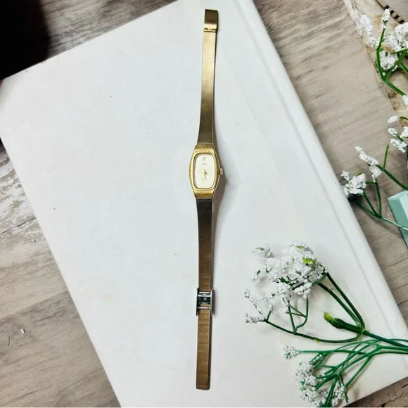 Vintage Dainty Gold Lorus Watch Classic Dainty Gold Lorus Quartz Womens Modern Style Estate  main image 2